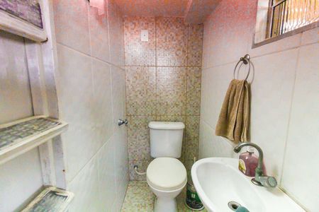 Casa à venda com 230m², 6 quartos e 2 vagas Casa à venda com 230m², 6 quartos e 2 vagasBanheiro de Serviço