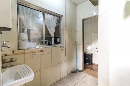 Casa à venda com 230m², 6 quartos e 2 vagas Casa à venda com 230m², 6 quartos e 2 vagasÁrea de Serviço - Casa 2