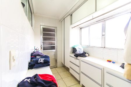 Casa à venda com 230m², 6 quartos e 2 vagas Casa à venda com 230m², 6 quartos e 2 vagasCloset da suíte