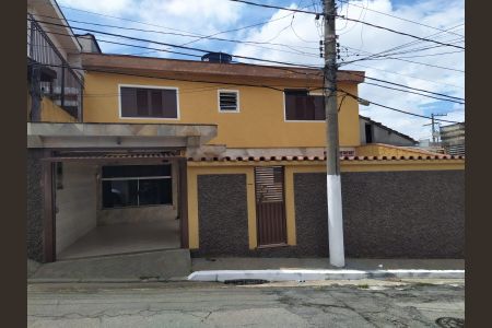 Casa à venda com 120m², 2 quartos e 1 vaga Casa à venda com 120m², 2 quartos e 1 vagaFachada