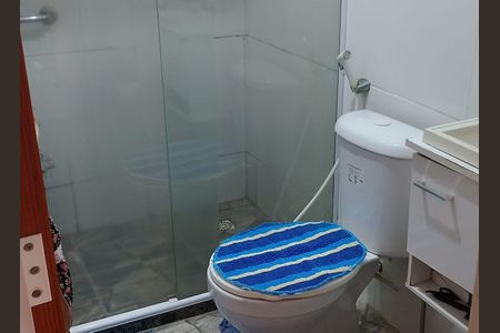 Banheiro social de apartamento para alugar com 2 quartos, 52m² em Bom Retiro, São Gonçalo