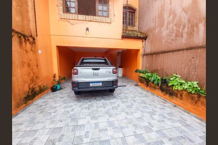Casa à venda com 230m², 4 quartos e 4 vagas Casa à venda com 230m², 4 quartos e 4 vagasGaragem