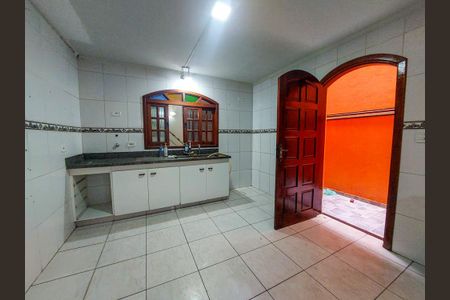 Casa à venda com 230m², 4 quartos e 4 vagas Casa à venda com 230m², 4 quartos e 4 vagasCozinha