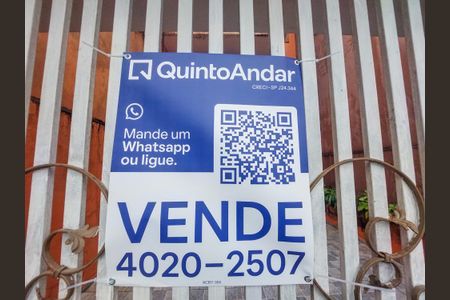 Casa à venda com 230m², 4 quartos e 4 vagas Casa à venda com 230m², 4 quartos e 4 vagasPlaca