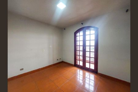 Casa à venda com 230m², 4 quartos e 4 vagas Casa à venda com 230m², 4 quartos e 4 vagasSuite