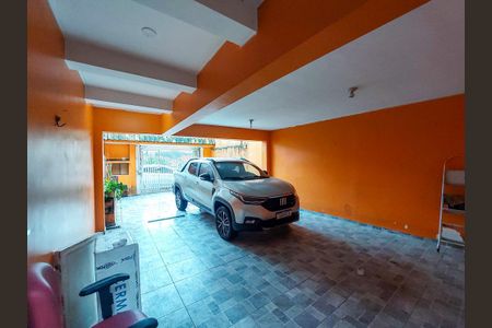 Casa à venda com 230m², 4 quartos e 4 vagas Casa à venda com 230m², 4 quartos e 4 vagasGaragem