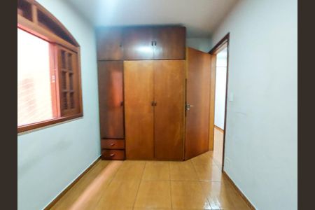Casa à venda com 230m², 4 quartos e 4 vagas Casa à venda com 230m², 4 quartos e 4 vagasQuarto 1