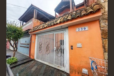 Casa à venda com 230m², 4 quartos e 4 vagas Casa à venda com 230m², 4 quartos e 4 vagasFachada