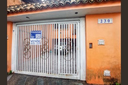 Casa à venda com 230m², 4 quartos e 4 vagas Casa à venda com 230m², 4 quartos e 4 vagasPlaca