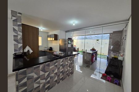 Foto 01 de casa de condomínio à venda com 3 quartos, 170m² em Villas do Jaguari, Santana de Parnaíba