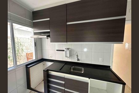 Casa de condomínio à venda com 65m², 2 quartos e 2 vagasCozinha
