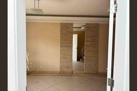 Casa de condomínio à venda com 65m², 2 quartos e 2 vagasSala