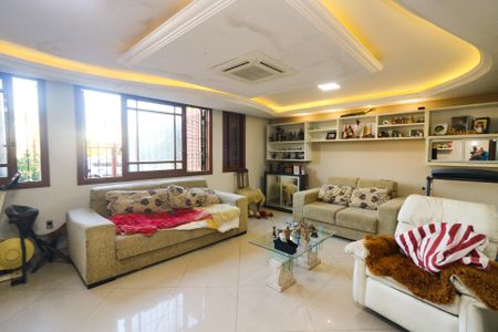 Casa para alugar com 233m², 4 quartos e 4 vagasSala