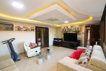 Sala de casa à venda com 4 quartos, 233m² em Cristal, Porto Alegre