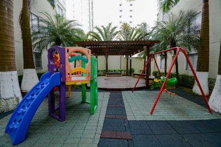 Apartamento à venda com 45m², 2 quartos e 1 vaga Apartamento à venda com 45m², 2 quartos e 1 vagaÁrea comum - Playground