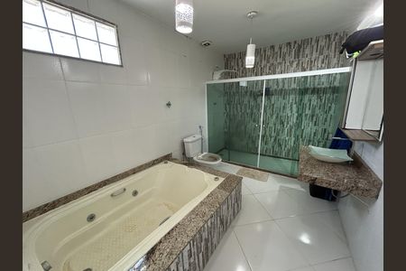 Casa à venda com 317m², 4 quartos e 3 vagasBanheiro da suíte