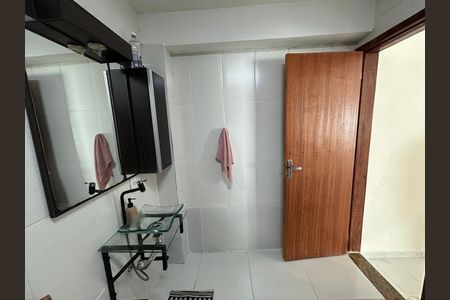 Casa à venda com 317m², 4 quartos e 3 vagasBanheiro Social 1