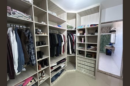 Casa à venda com 317m², 4 quartos e 3 vagasCloset da suíte