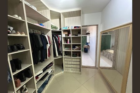 Casa à venda com 317m², 4 quartos e 3 vagasCloset da suíte