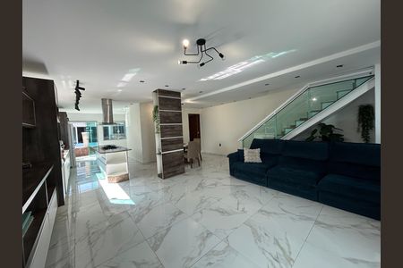 Sala de casa à venda com 4 quartos, 317m² em Del Castilho, Rio de Janeiro