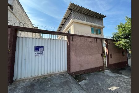 Casa à venda com 317m², 4 quartos e 3 vagasFachada + placa