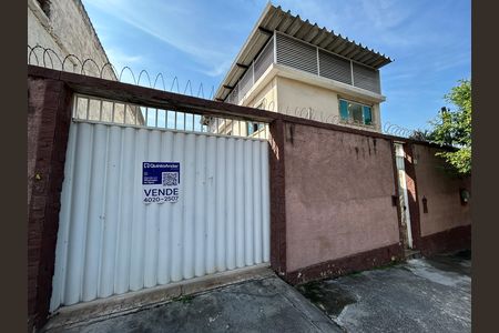Casa à venda com 317m², 4 quartos e 3 vagasFachada + placa