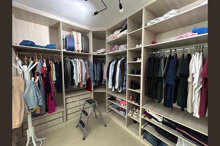Casa à venda com 317m², 4 quartos e 3 vagasCloset da suíte