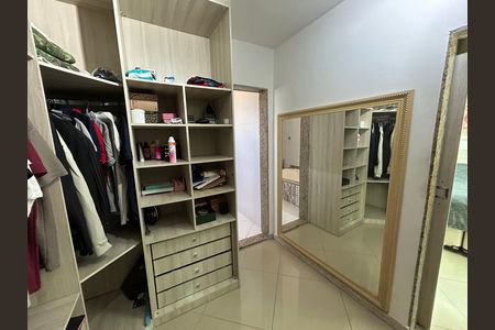 Casa à venda com 317m², 4 quartos e 3 vagasCloset da suíte