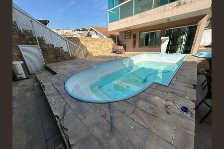 Casa à venda com 317m², 4 quartos e 3 vagasPiscina