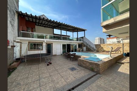 Casa à venda com 317m², 4 quartos e 3 vagasFachada