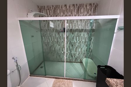 Casa à venda com 317m², 4 quartos e 3 vagasBanheiro da suíte