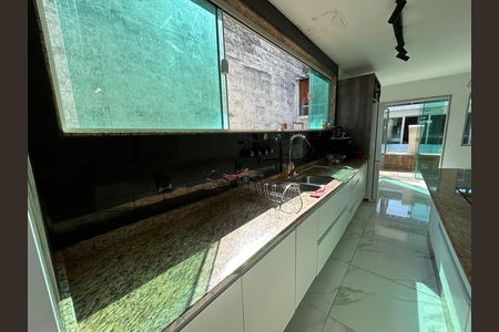 Casa à venda com 317m², 4 quartos e 3 vagasCozinha