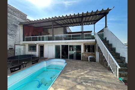 Casa à venda com 317m², 4 quartos e 3 vagasFachada