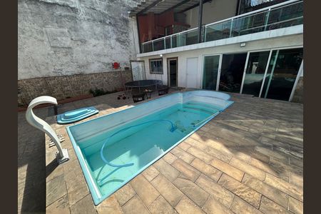 Casa à venda com 317m², 4 quartos e 3 vagasPiscina