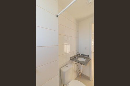 Banheiro social de apartamento à venda com 2 quartos, 45m² em Estância Velha, Canoas
