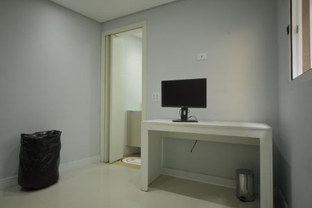Casa à venda com 181m², 2 quartos e 2 vagasQuarto de serviço/escritório 