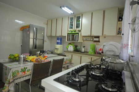 Casa à venda com 181m², 2 quartos e 2 vagasCozinha 
