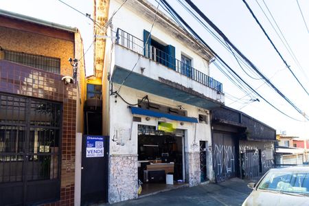 Casa à venda com 220m², 3 quartos e sem vaga Casa à venda com 220m², 3 quartos e sem vagaFachada
