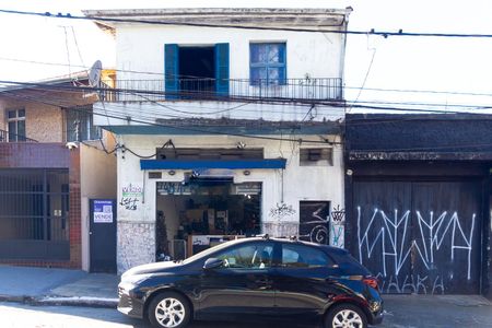Casa à venda com 220m², 3 quartos e sem vaga Casa à venda com 220m², 3 quartos e sem vagaFachada