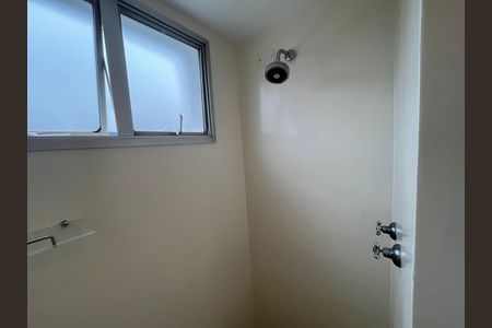 Banheiro de apartamento à venda com 3 quartos, 144m² em Real Parque, São Paulo