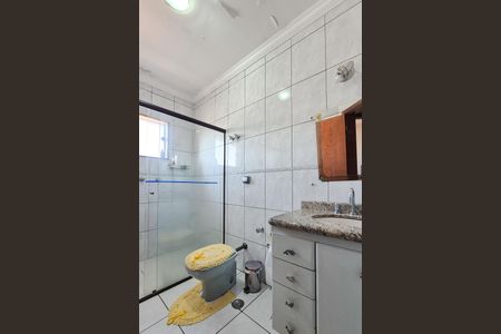Casa à venda com 250m², 3 quartos e 4 vagas Casa à venda com 250m², 3 quartos e 4 vagasBanheiro Social