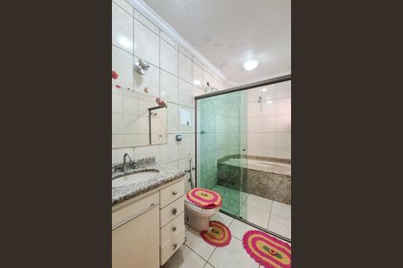 Casa à venda com 250m², 3 quartos e 4 vagas Casa à venda com 250m², 3 quartos e 4 vagasBanheiro da Suíte