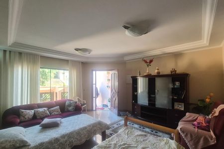 Casa à venda com 250m², 3 quartos e 4 vagas Casa à venda com 250m², 3 quartos e 4 vagasSala