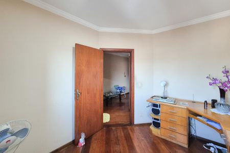 Casa à venda com 250m², 3 quartos e 4 vagas Casa à venda com 250m², 3 quartos e 4 vagasQuarto 2