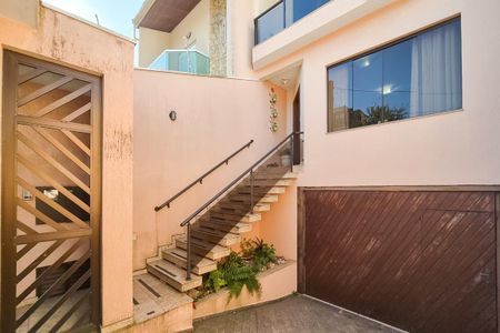 Casa à venda com 250m², 3 quartos e 4 vagas Casa à venda com 250m², 3 quartos e 4 vagasGaragem