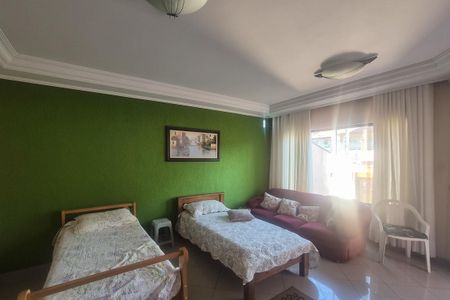 Casa à venda com 250m², 3 quartos e 4 vagas Casa à venda com 250m², 3 quartos e 4 vagasSala
