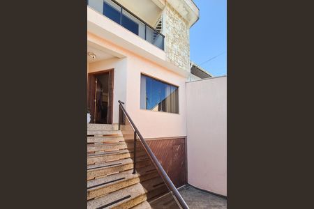 Casa à venda com 250m², 3 quartos e 4 vagas Casa à venda com 250m², 3 quartos e 4 vagasFachada