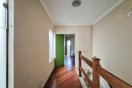 Casa à venda com 250m², 3 quartos e 4 vagas Casa à venda com 250m², 3 quartos e 4 vagascorredor