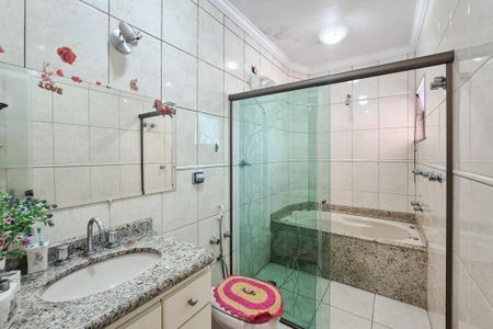 Casa à venda com 250m², 3 quartos e 4 vagas Casa à venda com 250m², 3 quartos e 4 vagasBanheiro da Suíte