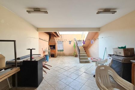 Casa à venda com 250m², 3 quartos e 4 vagas Casa à venda com 250m², 3 quartos e 4 vagasQuintal